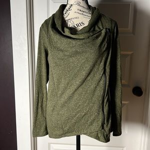 Olive green cardigan with zipper. Forever 21 size small. Pockets
